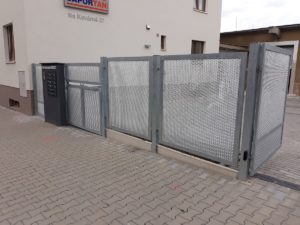 Brána a plot.dílce
